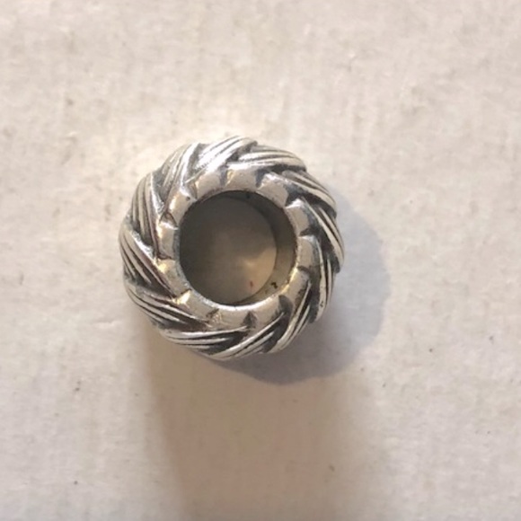 🆕 Brighton silver bead with swirls & clear crystals around center NWOT Retired - Picture 3 of 7